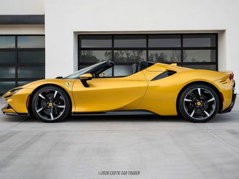 Used 2024 Ferrari SF90 Spider image 3