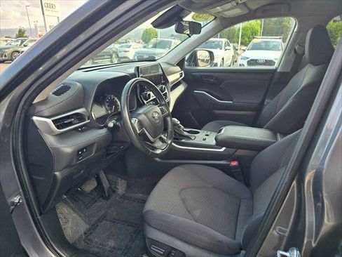 Used 2023 Toyota Highlander LE FWD image 23