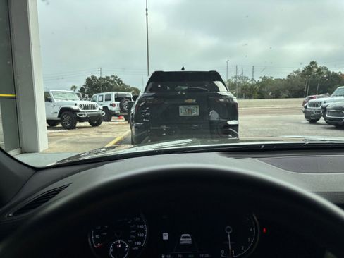 Used 2025 Genesis G70 2.5T image 34