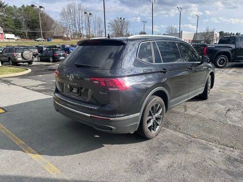 Used 2022 Volkswagen Tiguan SE image 3