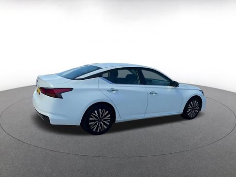 Used 2025 Nissan Altima 2.5 SV FWD image 15