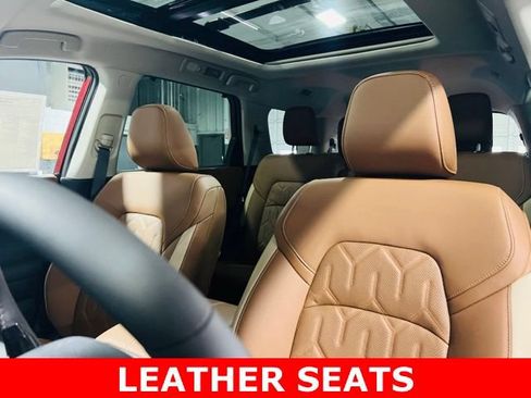 New 2026 Nissan Pathfinder Platinum FWD image 3