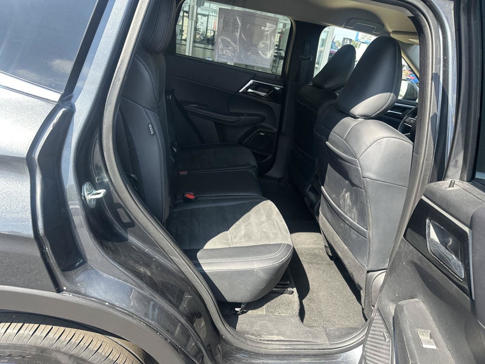Used 2025 Mitsubishi Outlander SE FWD image 20