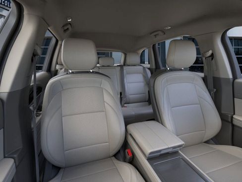 New 2025 Lincoln Nautilus Premier image 10