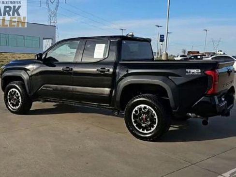 Used 2025 Toyota Tacoma TRD Off-Road AWD/4WD image 6