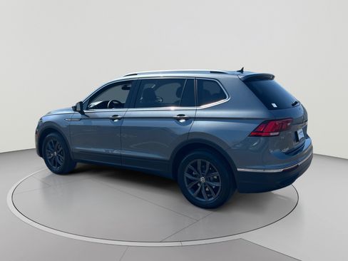 Certified 2022 Volkswagen Tiguan SE FWD image 3