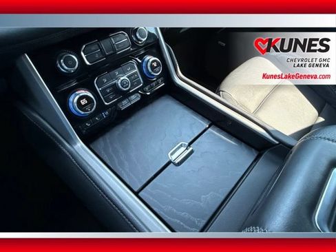 Used 2024 GMC Yukon Denali AWD/4WD image 32