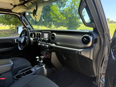 Used 2020 Jeep Gladiator Sport w/ Quick Order Package 24S AWD/4WD image 14