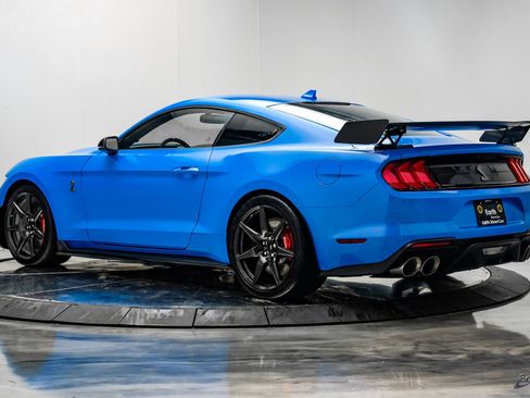 Used 2022 Ford Mustang Shelby GT500 w/ Carbon Fiber Track Pack RWD image 12