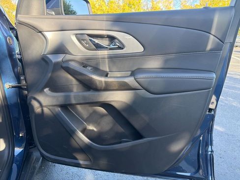 Used 2023 Chevrolet Traverse LT image 27