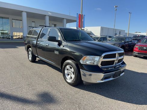 Used 2017 RAM 1500 Classic SLT image 4