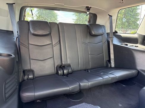 Used 2020 Cadillac Escalade Luxury RWD image 12