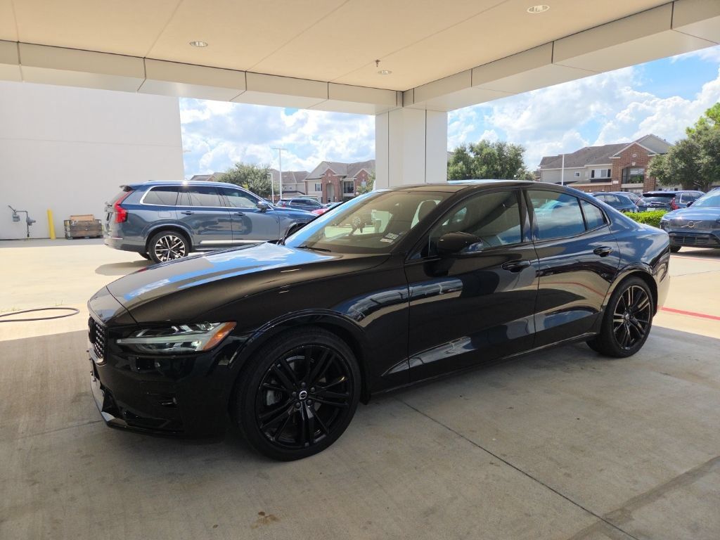 Used 2022 Volvo S60 B5 Momentum w/ Premium Package AWD/4WD image 1