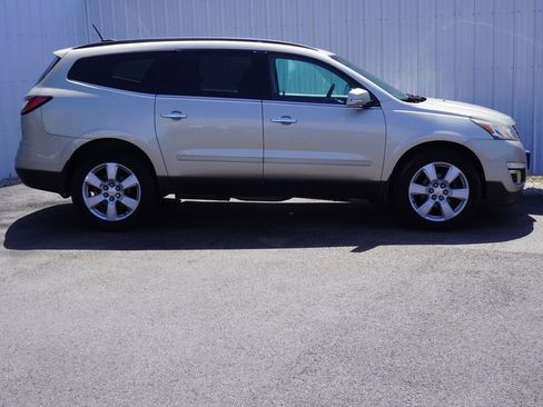 Used 2016 Chevrolet Traverse LT w/ Style and Technology Package AWD/4WD image 2