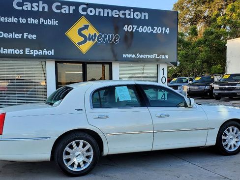 Used 2006 Lincoln Town Car Signature Limited image 7