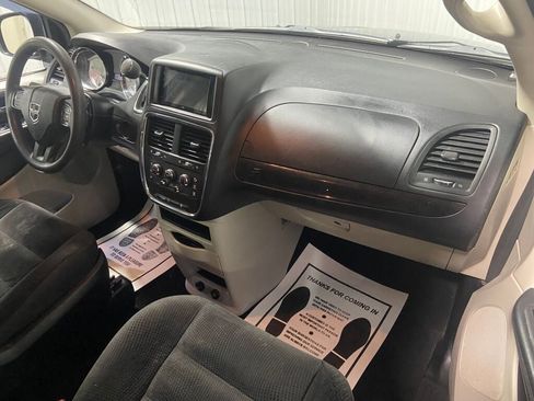 Used 2019 Dodge Grand Caravan SE image 7