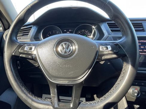 Used 2018 Volkswagen Tiguan SE w/ Panoramic Sunroof Package image 20