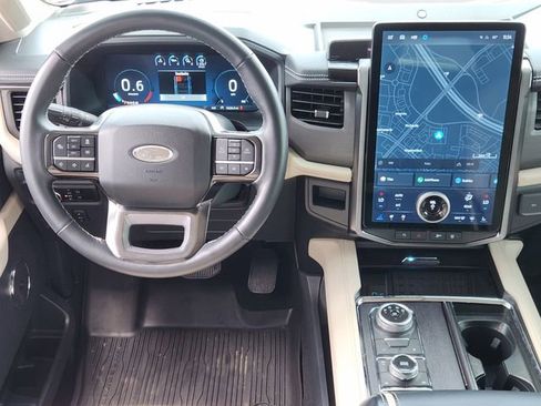 Used 2024 Ford Expedition Platinum image 24