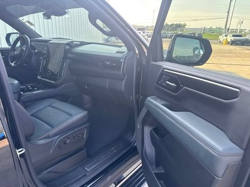 Used 2025 GMC Yukon XL AT4 w/ AT4 Premium Package AWD/4WD image 22