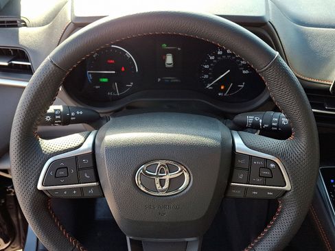 Used 2024 Toyota Sienna XSE w/ XSE Plus Package image 20