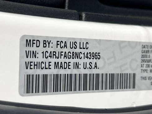 Used 2022 Jeep Grand Cherokee Laredo X image 32