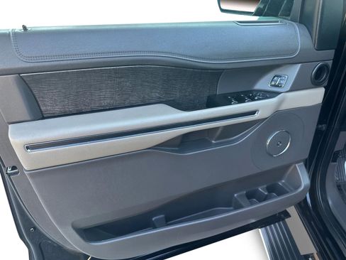 Used 2020 Ford Expedition Limited image 8