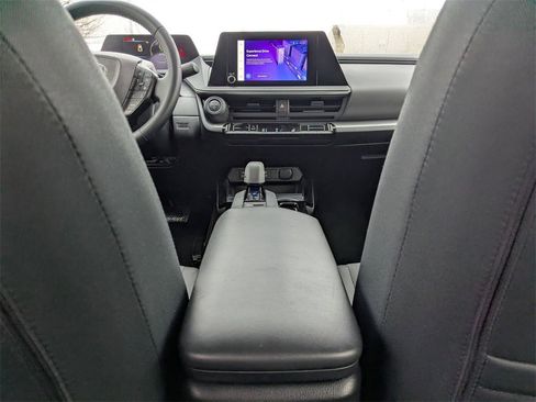 Used 2025 Toyota Prius LE image 28