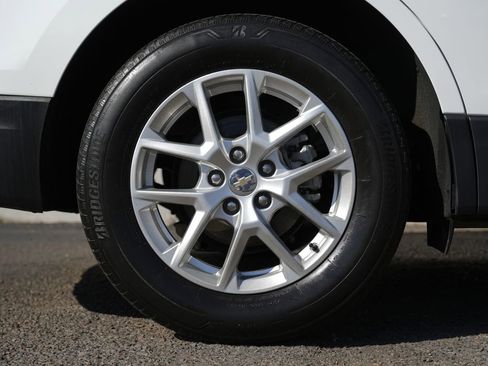 Used 2023 Chevrolet Equinox LS w/ LS Convenience Package AWD/4WD image 9