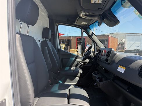 Used 2023 Mercedes-Benz Sprinter 3500 image 17