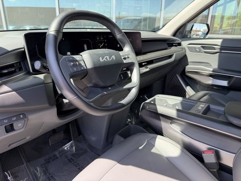 Used 2024 Kia EV9 Light Long Range RWD image 32