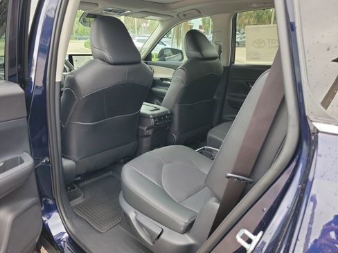 New 2026 Toyota Grand Highlander Platinum AWD/4WD image 11