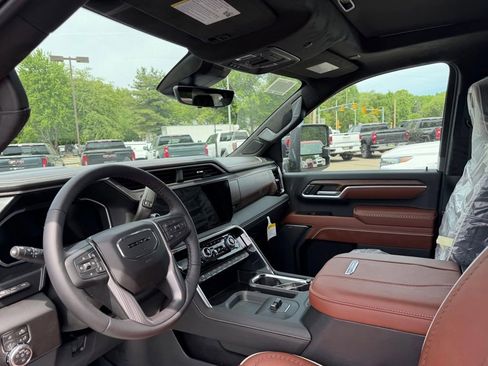 New 2026 GMC Sierra 3500 Denali Ultimate w/ LPO, Black Badging Package AWD/4WD image 17
