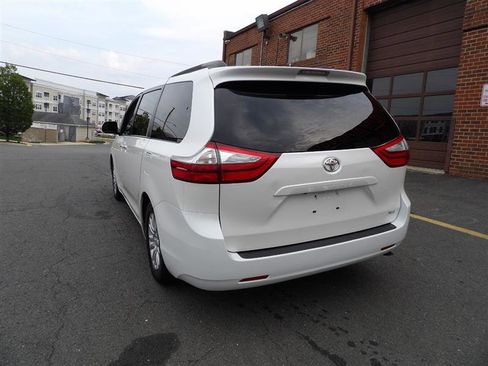 Used 2016 Toyota Sienna XLE image 5