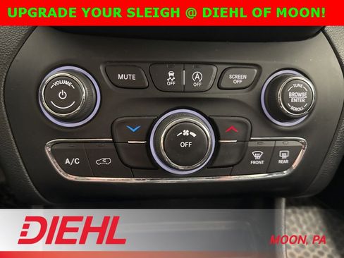 Used 2019 Jeep Cherokee Latitude Plus w/ Cold Weather Group image 28