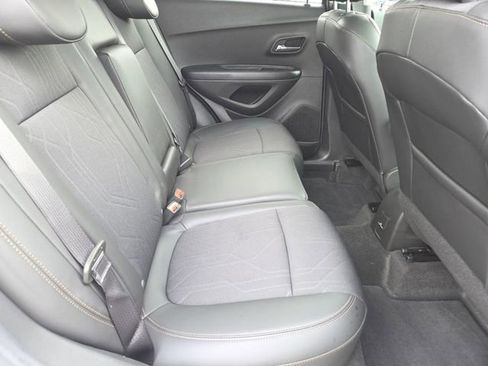 Certified 2022 Chevrolet Trax LT w/ LT Convenience Package image 23