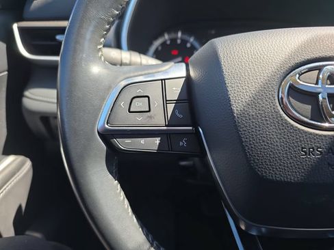 Used 2020 Toyota Highlander XLE AWD/4WD image 21