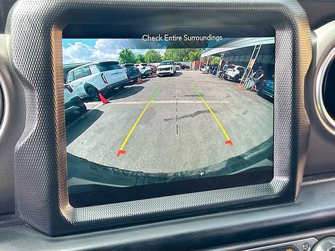 Used 2022 Jeep Wrangler Unlimited Rubicon 4xe AWD/4WD image 14