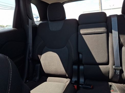 Used 2016 Jeep Cherokee Latitude w/ Comfort/Convenience Group AWD/4WD image 14