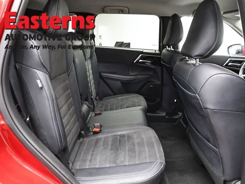 Used 2025 Mitsubishi Outlander AWD image 23