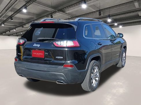 Used 2019 Jeep Cherokee Latitude Plus w/ Comfort/Convenience Group AWD/4WD image 16