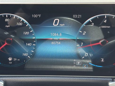 Used 2021 Mercedes-Benz GLB 250 4MATIC w/ Premium Package image 11