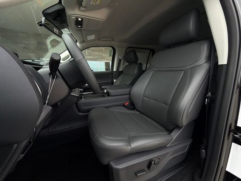 New 2026 Ford Expedition Active RWD image 4