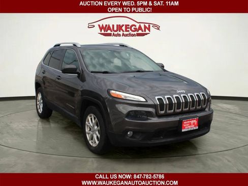 Used 2016 Jeep Cherokee Latitude w/ Comfort/Convenience Group AWD/4WD image 3