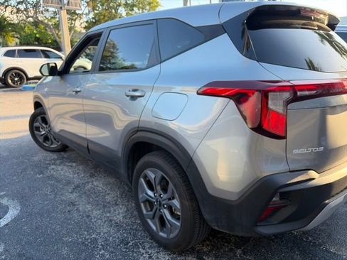 Used 2024 Kia Seltos LX AWD/4WD image 5