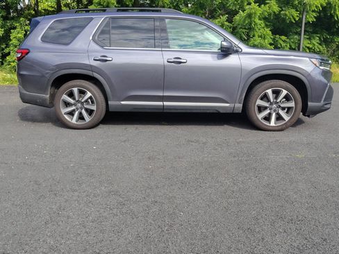 Used 2025 Honda Pilot Elite image 11