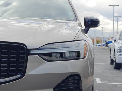 Used 2025 Volvo XC60 B5 Plus image 32