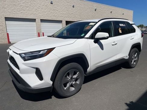 Used 2025 Toyota RAV4 LE AWD/4WD image 4