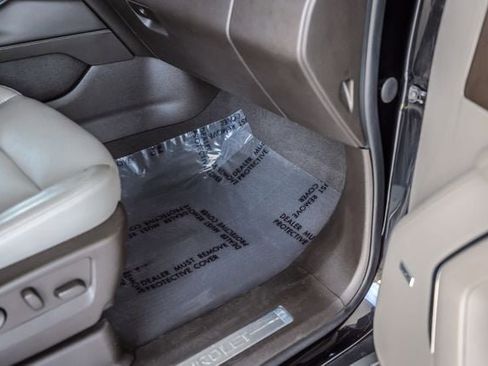 Used 2021 Chevrolet Suburban LT image 46