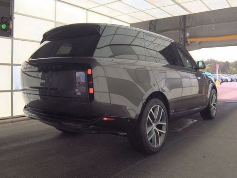 Used 2025 Land Rover Range Rover Long Wheelbase SE AWD/4WD image 6