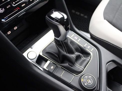 New 2026 Volkswagen Taos SE image 29